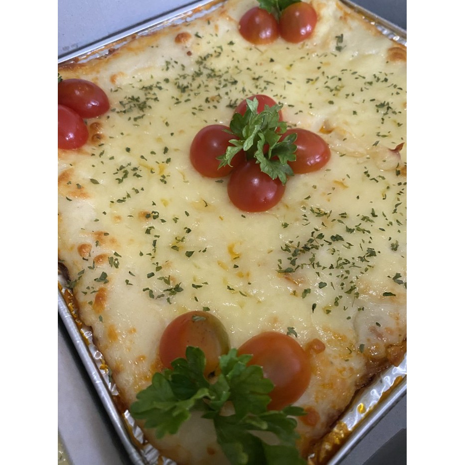 

CLASSIC BEEF LASAGNA / HAMPERS / HAMPERS LEBARAN / HANTARAN