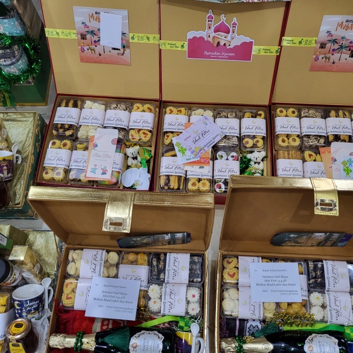 

PAKET DEKORASI LEBARAN IDUL FITRI HAMPERS PARCEL HADIAH KUE KERING 114