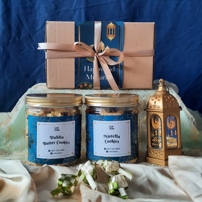 

HAMPERS LEBARAN / EID MUBARAK - COOKIES 2 JAR + FREE GREETING CARD