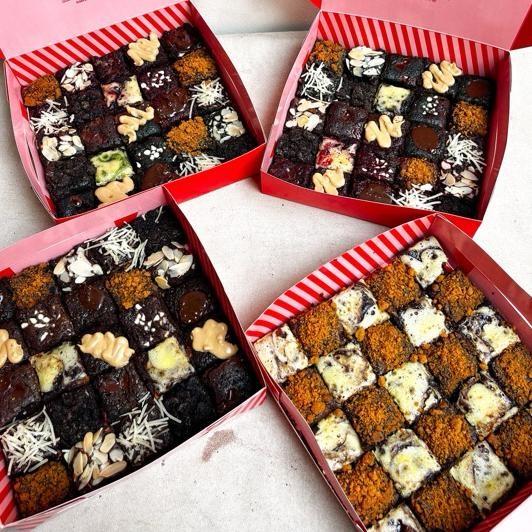 

gd-8 Cascara Cookies - Kue Dynamite Fudgy Brownies Ulang Tahun Cokelat Tulisan Huruf 25pcs 20x20cm Premium