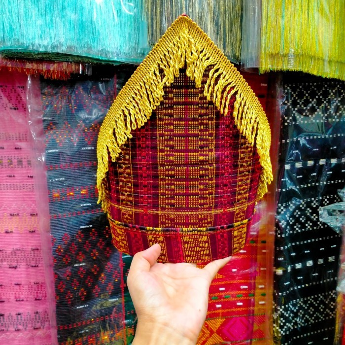 Topi Pengantin Ulos Ragi Hotang Tenun Tangan Ulos Ragihotang