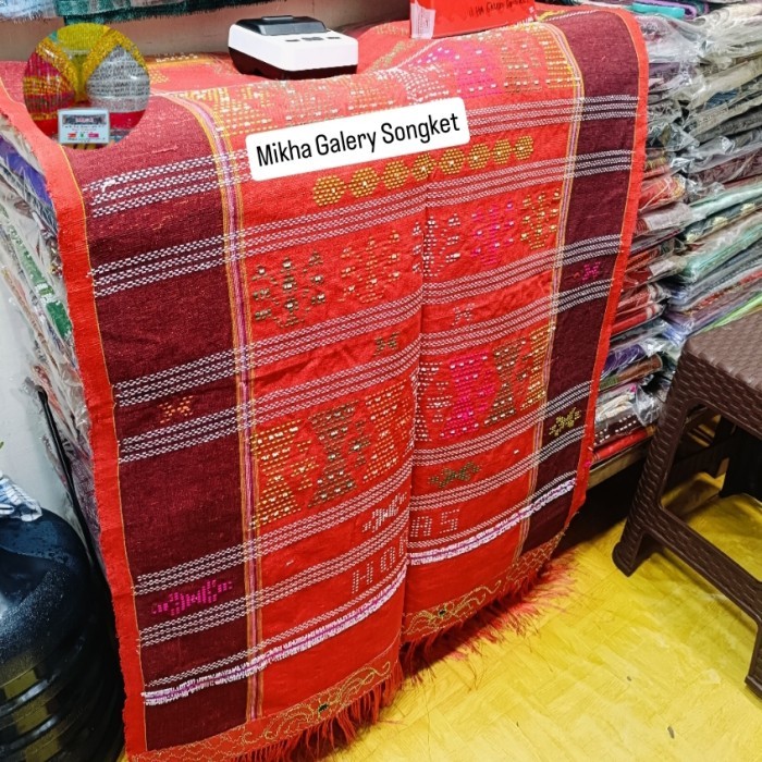 Ulos Sadum Bordir Merah Sedang
