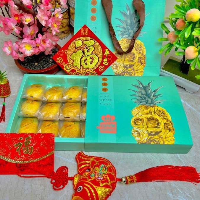 

Ready Pine Taiwan Tart Nastar Premium Hampers Box Isi 12Pcs Jumbo Original