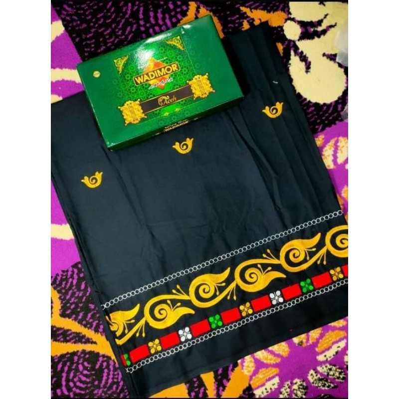 Big Sale  Sarung Bordir Wadimor Warna Hitam,Benang Kuning,Motip Kerawang Gayo