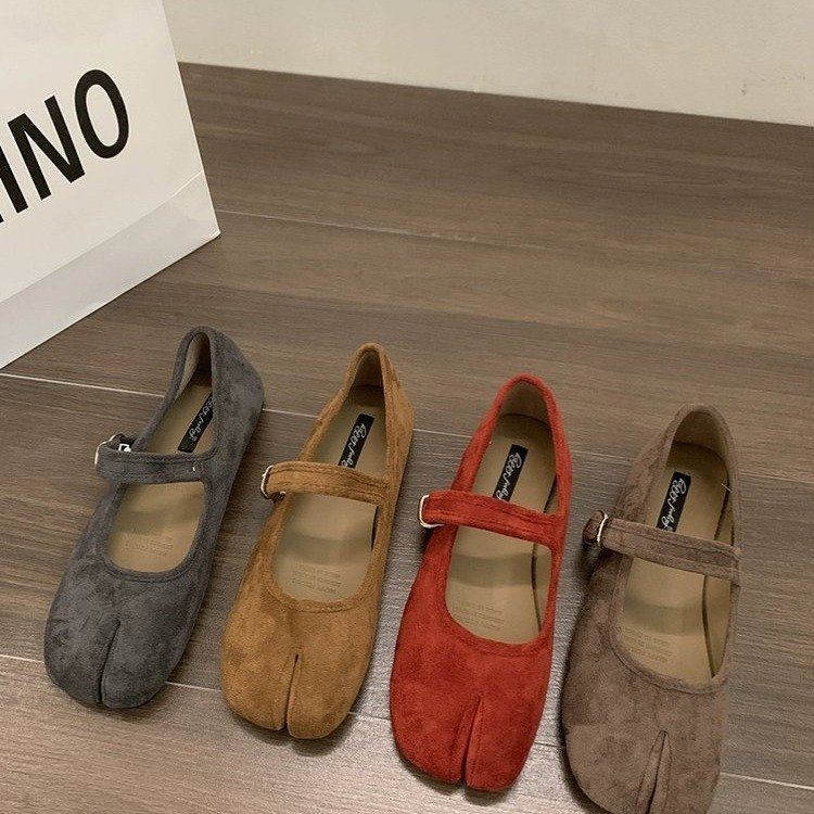 Vintage style suede split toe shoes women's shoes, new horseshoe shoes, boat shoes