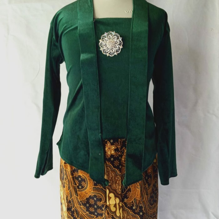 Kebaya Bludru Kutubaru Warna Hijau Set Jarik Batik Anak Cewek Murah