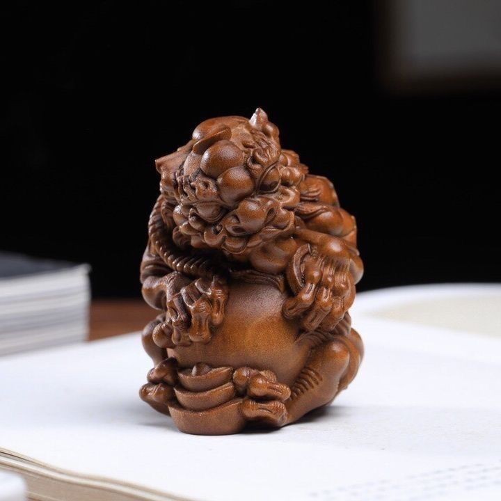 Hadiah Permainan Budaya Patung Lima Kaisar Pixiu Ukiran Kayu Cendana Laoshan