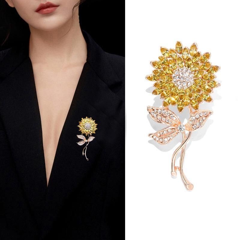 Brooch Spike Gandum Kristal Baru dengan Berlian Pin Bunga Matahari Gaya Chanel Kecil