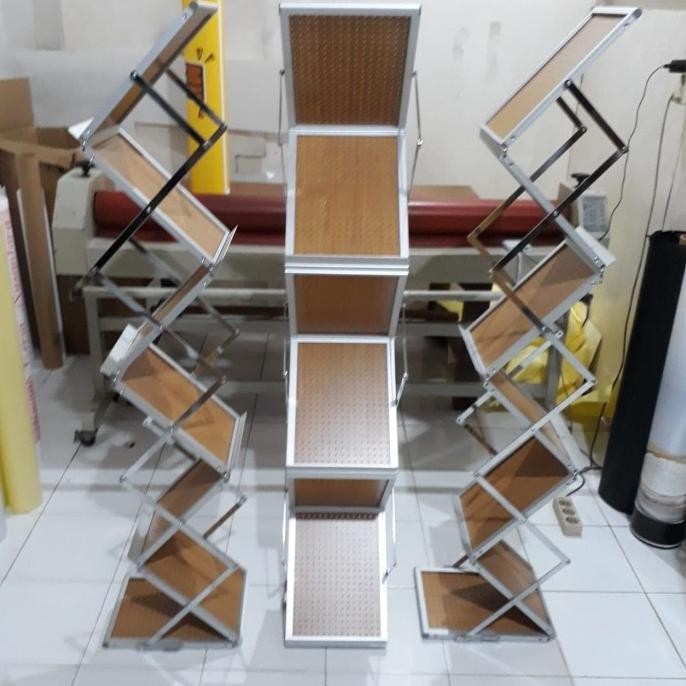 

Rak Brosur Polywood Abu Abu