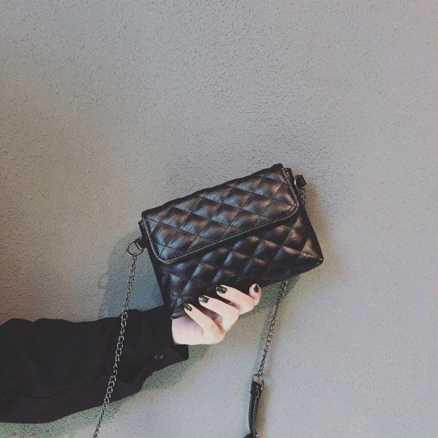 Tas Rantai Wanita Gaya Korea Baru Tas Selempang Serbaguna Tas Persegi Kecil Tas Rantai Mini Tas Gaya