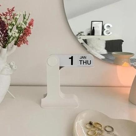 

Ornamen kalender yang menyenangkan/retro kalender estetika unik Kalender/Kalender Kalender Kalender/Kalender Desktop Dekorasi/Ornamen Desk/Tabel Kantor Studi ornamen/anak siswa juga suka BS