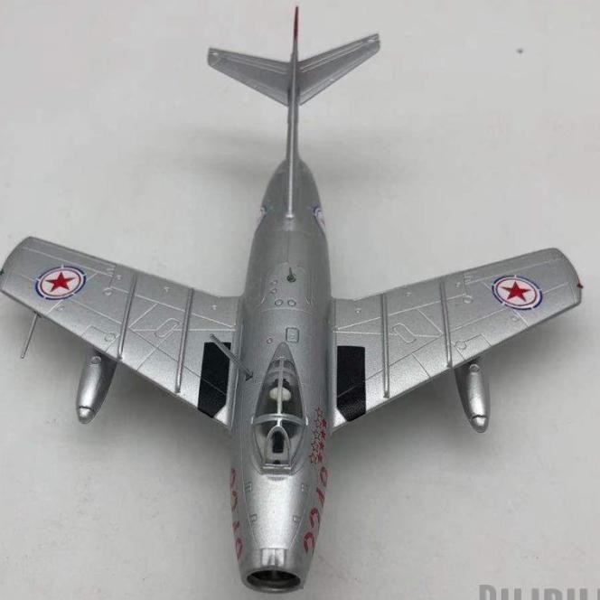 Miniatur Diecast Pesawat Tempur Mig-15 Skala 1: 72 Dengan Stand