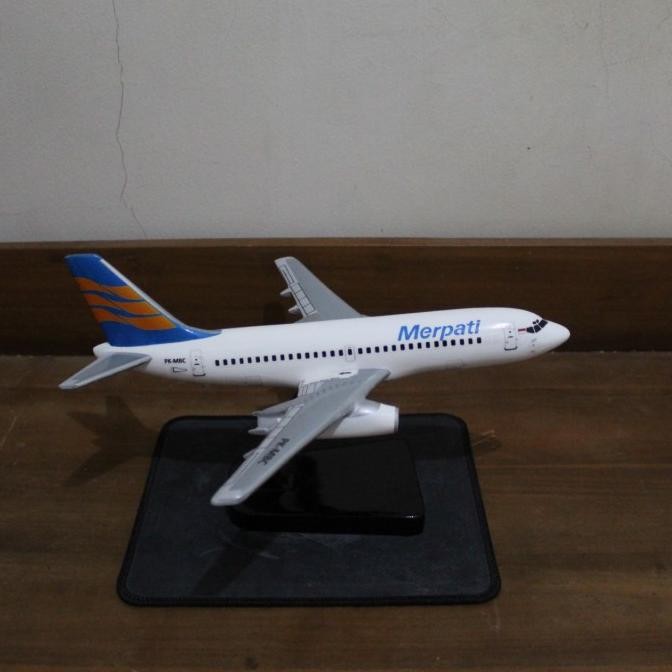 Miniatur Pesawat Merpati Boeing 737-200