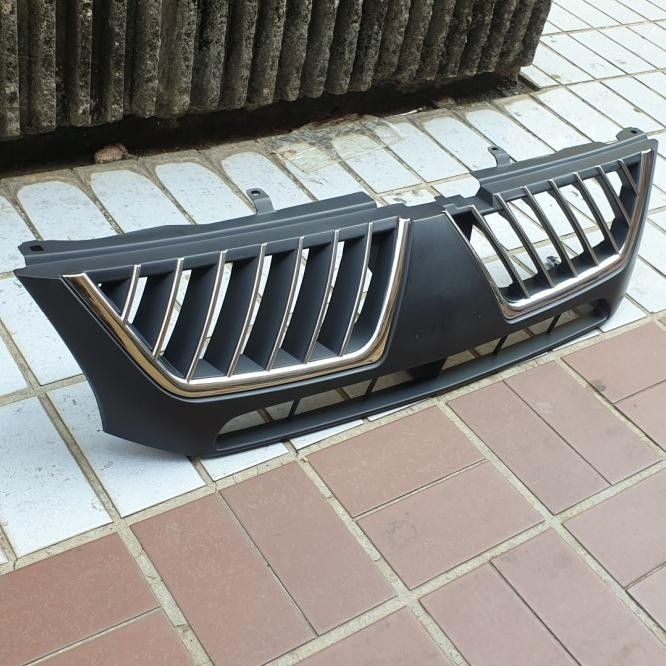 Grill Mitsubishi Strada L200
