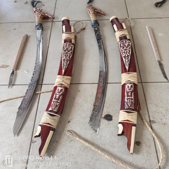 Mandau Senjata Dayak Kalimantan. Bahan Baja Putih Co