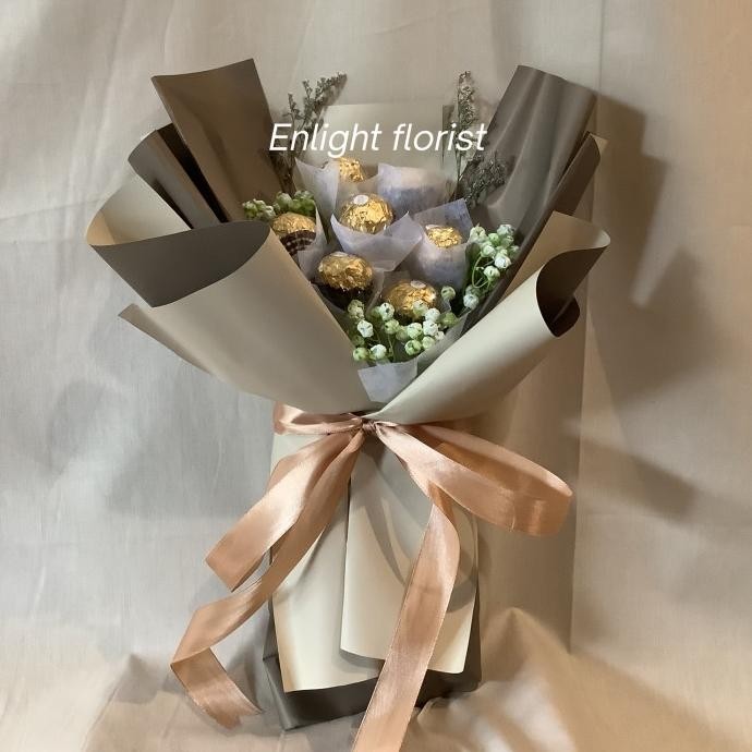 

Buket coklat ferrero ferrero bouquet isi 7 Buket Snack Terlaris