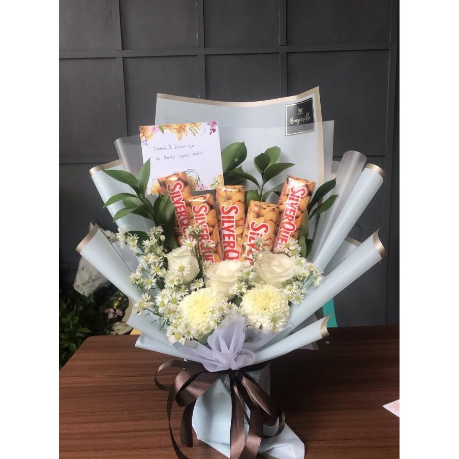 

Silverqueen bouquet with fresh flower buket coklat bandung murah Terlaris