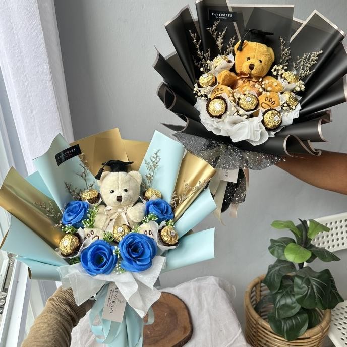 

BUKET COKLAT FERERO BUCKET WISUDA BUNGA KERING Terlaris