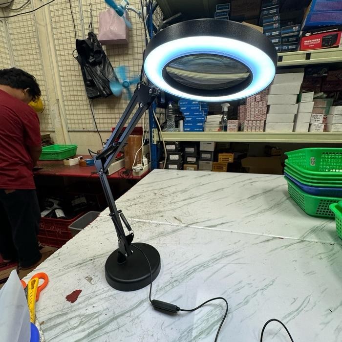 

Lampu Baca Led Kaca Pembesar 10X Pembesaran Original Dan Terpercaya