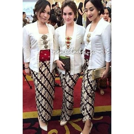 Diskon [Nuansa Putih] Kebaya Kutubaru + Jarik Instan / Motif Lengkap Murah