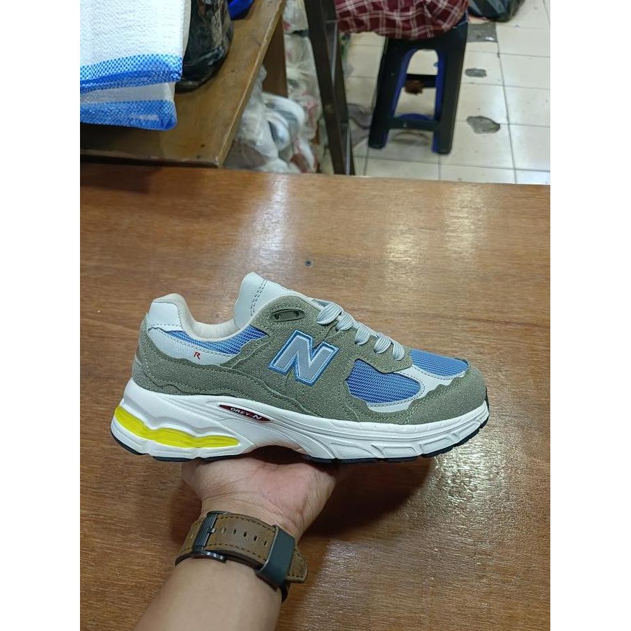 Sale Cod Sepatu Sneakers Pria 2002R Protection Pack Rain Cloud Mirage Grey