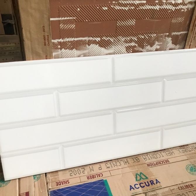 Keramik dinding 25x50 bata putih (glossy-timbul)/ keramik kamar mandi H24S