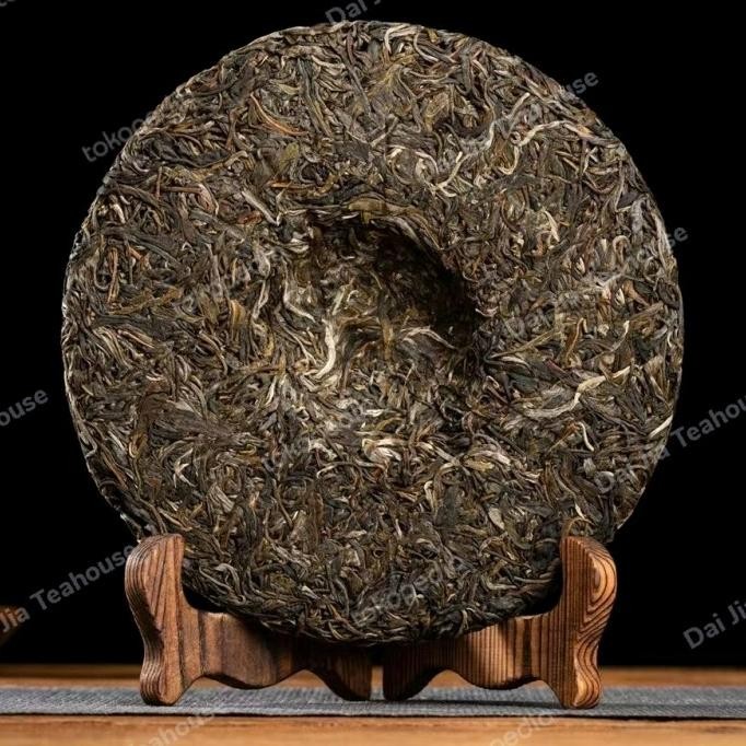

Sale (Grade Premium) Teh Pu Erh Raw Ban Zhang Wang 357Gram