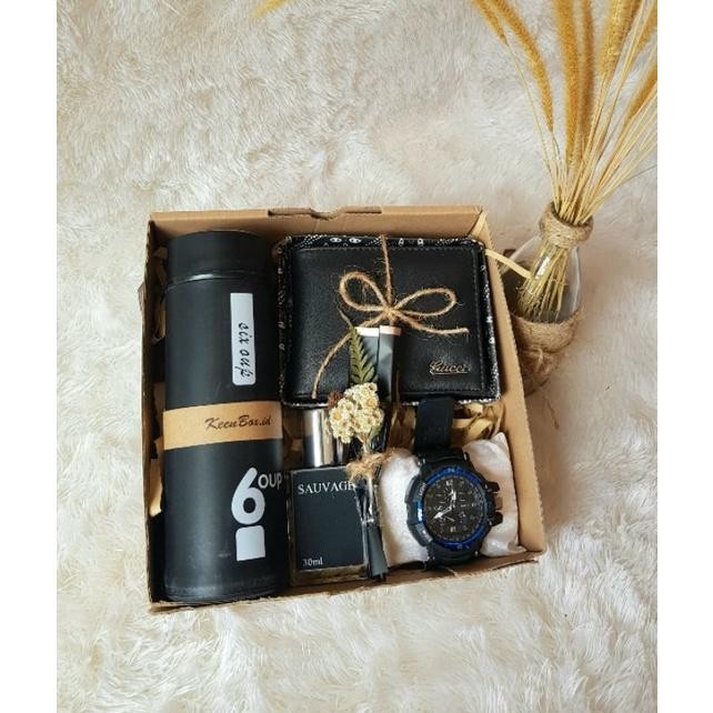 

Box Hampers Cowok | Kotak Kado Ulang tahun cowo| Gift Box Graduation / Wisuda | Anniversary