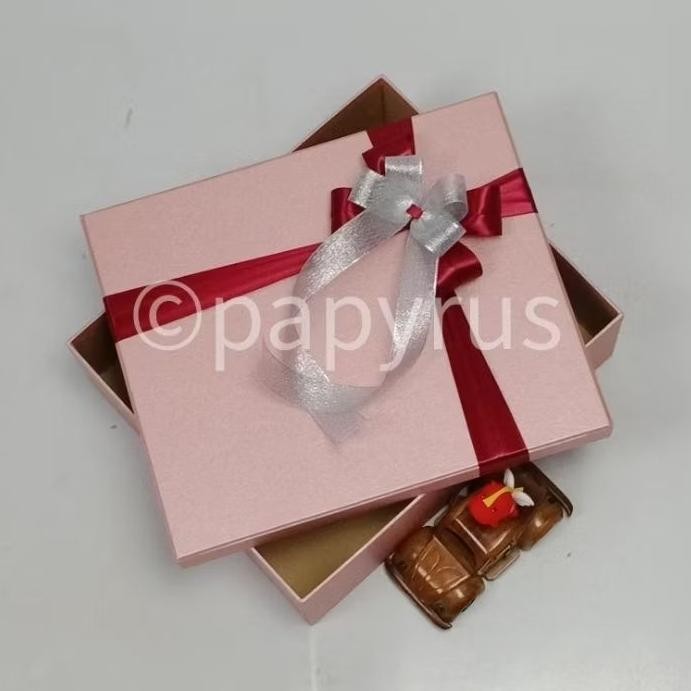 

PAPYRUS 35x40 Tinggi 10cm Kotak Kado Gift Box Hadiah V3