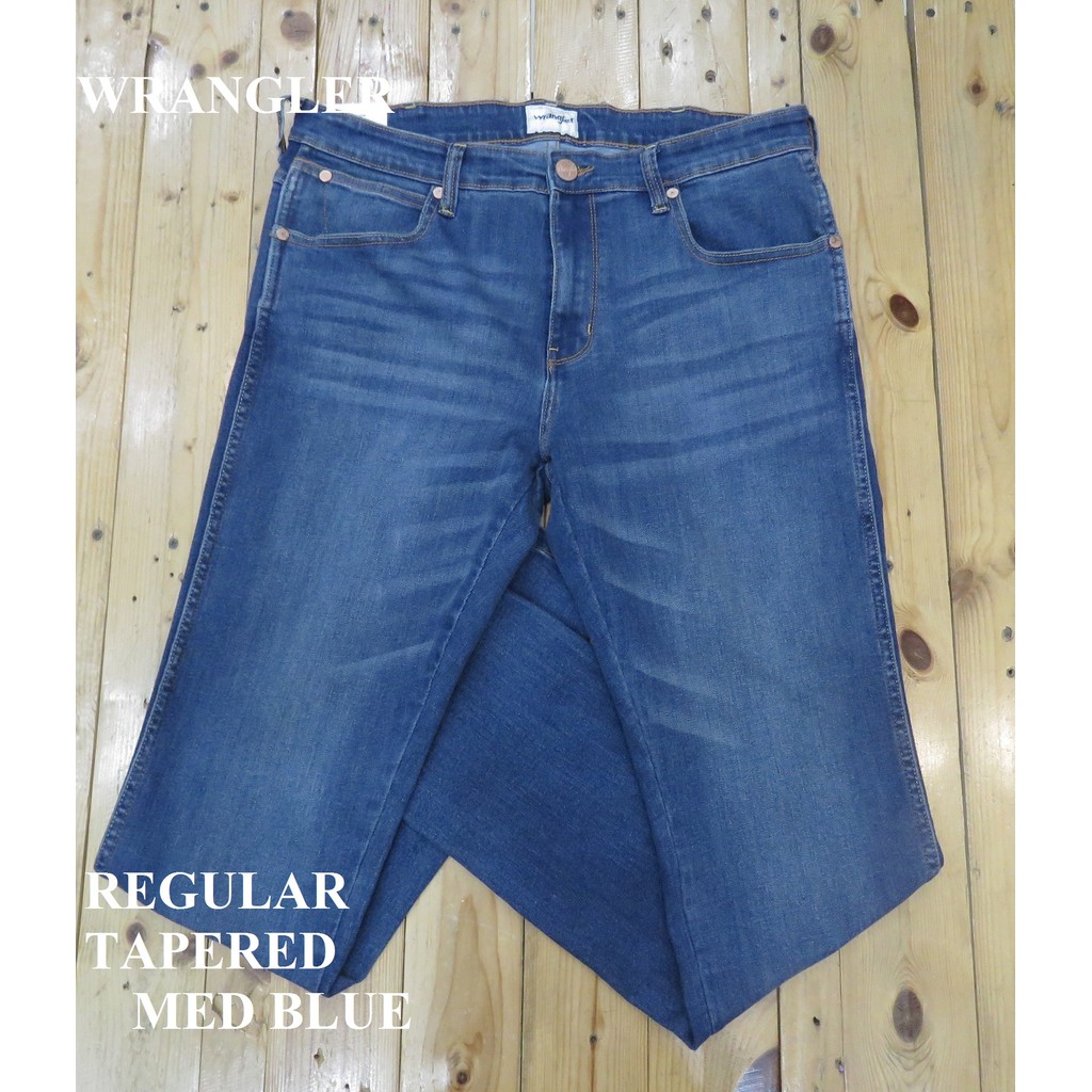 CELANA DENIM/JEANS PANJANG PRIA REGULAR FIT BRAND ORI MEREK WRANGLER ART : GRNBRSM7BC06P23  PRICE Rp