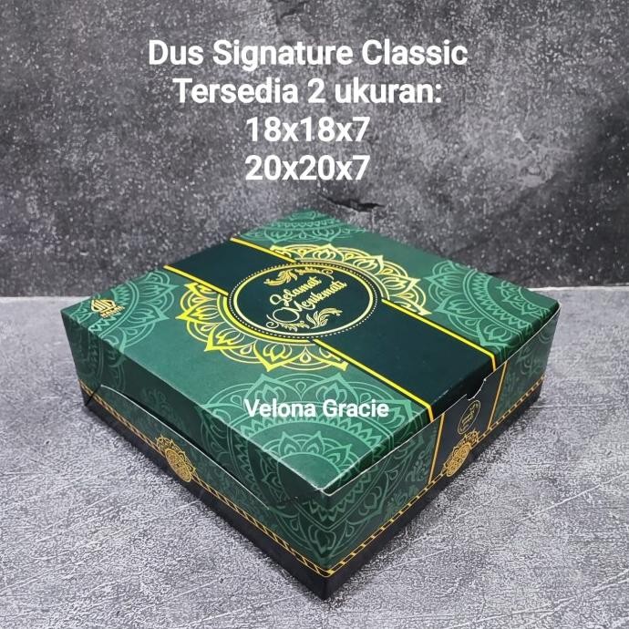

Dus Nasi 18x18 Signature Classic Hijau isi 50 pcs Motif Box Besek Olin
