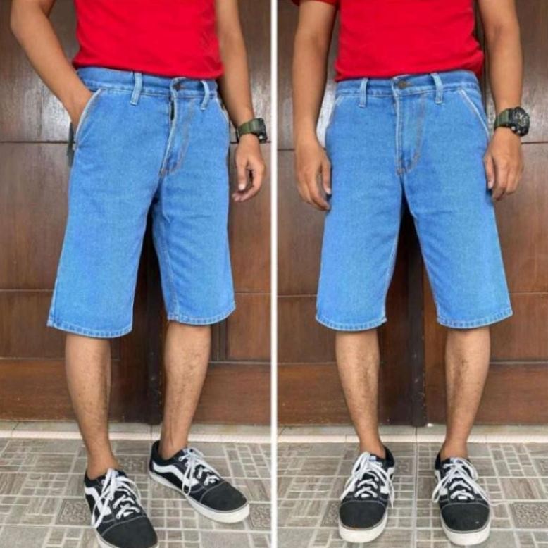 Celana Pendek Pria Bawah Lutut Polos