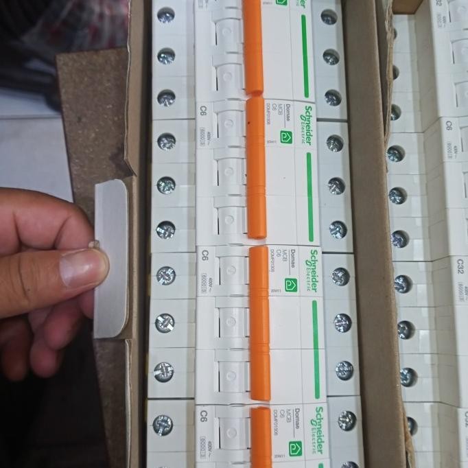 Terjangkau Mcb 3 Phase 20 Ampere Schneider
