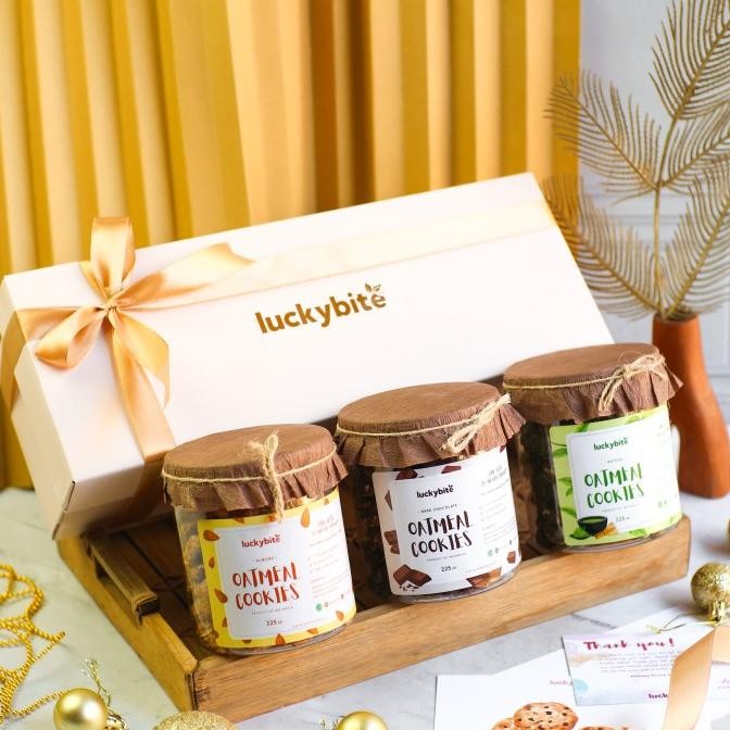 

Hampers / Gift Box / Kado - Semi Hardbox - Oat Cookies 3 Jar + Pita