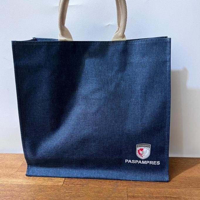 

Grosir Hampers Idul Fitri Paspampres