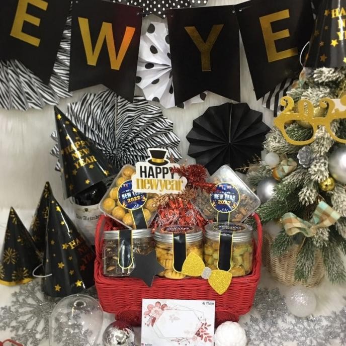 

Sale Paket Hampers Tahun Baru Happy New Year Parcel Kue Kering Hadiah 25