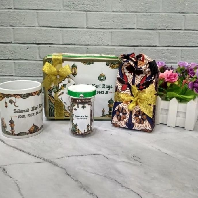 

Grosir Parsel Ramadan Lebaran Sajadah, Mug,Kue Cookies
