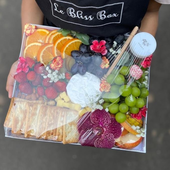 

Murah Cheese & Fruit Platter By Le Bliss Box