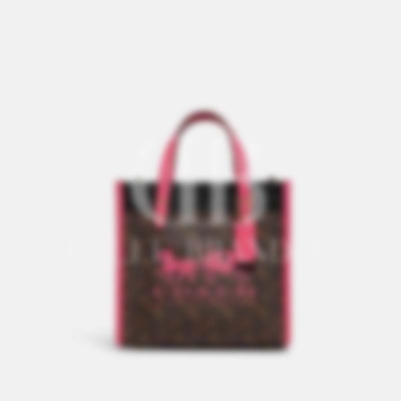 Field Tote 22 With Horse And Carriage Print And Carriage Badge (C 8456)