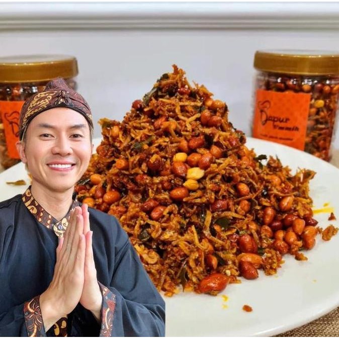

Teri Kacang Balado 1kg by Dapur Ummih dengan Campuran Cabai Merah, Cabai Rawit, Bawang Merah, Bawang Putih, Lengkuas, Gula dan Penyedap Spices