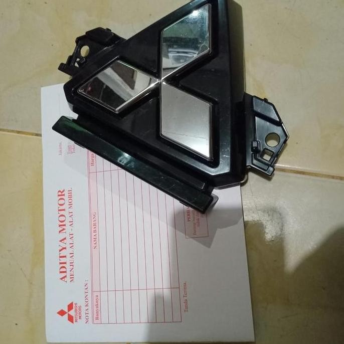 Emblem Logo Merk Tiga Berlian New Xpander Cross 2021-2024 Best Seller Produck