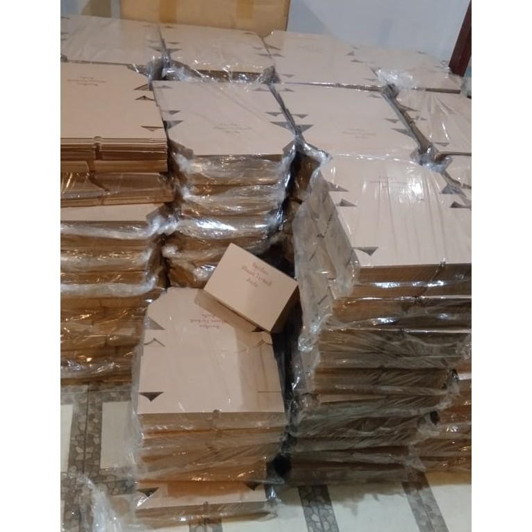 

Kotak Kardus Box Packing Tanpa Isolasi Staples Size P 19 X L 14 X T 6 Cm