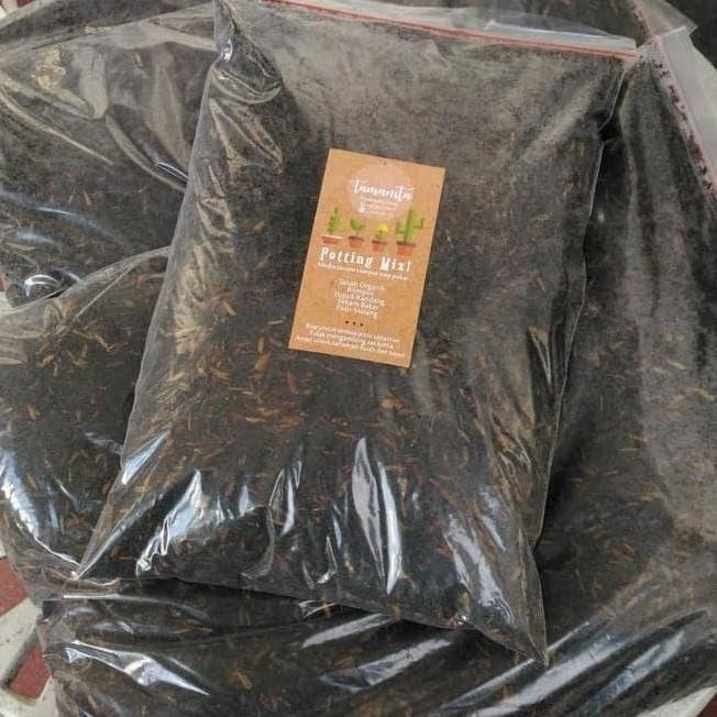 

Terlaris Media Tanam Campur 3,5Kg Tanah Sekam Pupuk Kandang