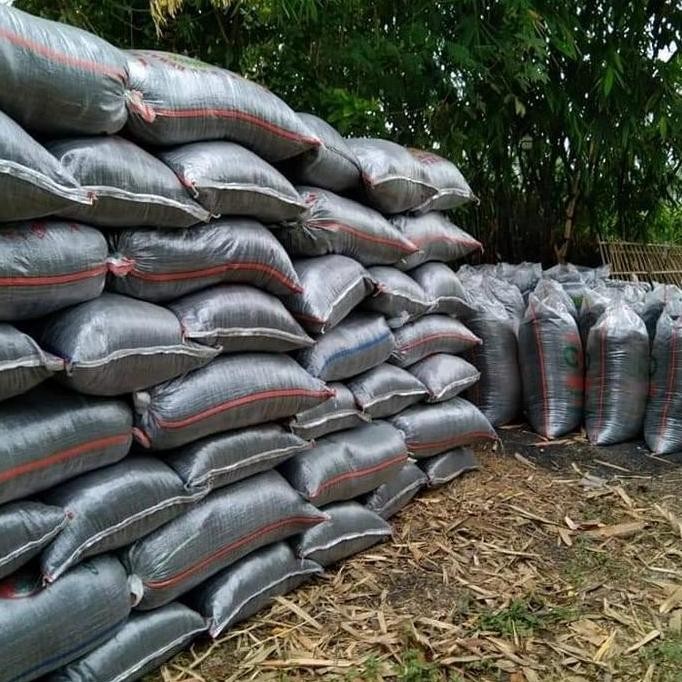 

Terlaris Pupuk Kandang Organik Kotoran Hewan Kambing Halus 25 Kg