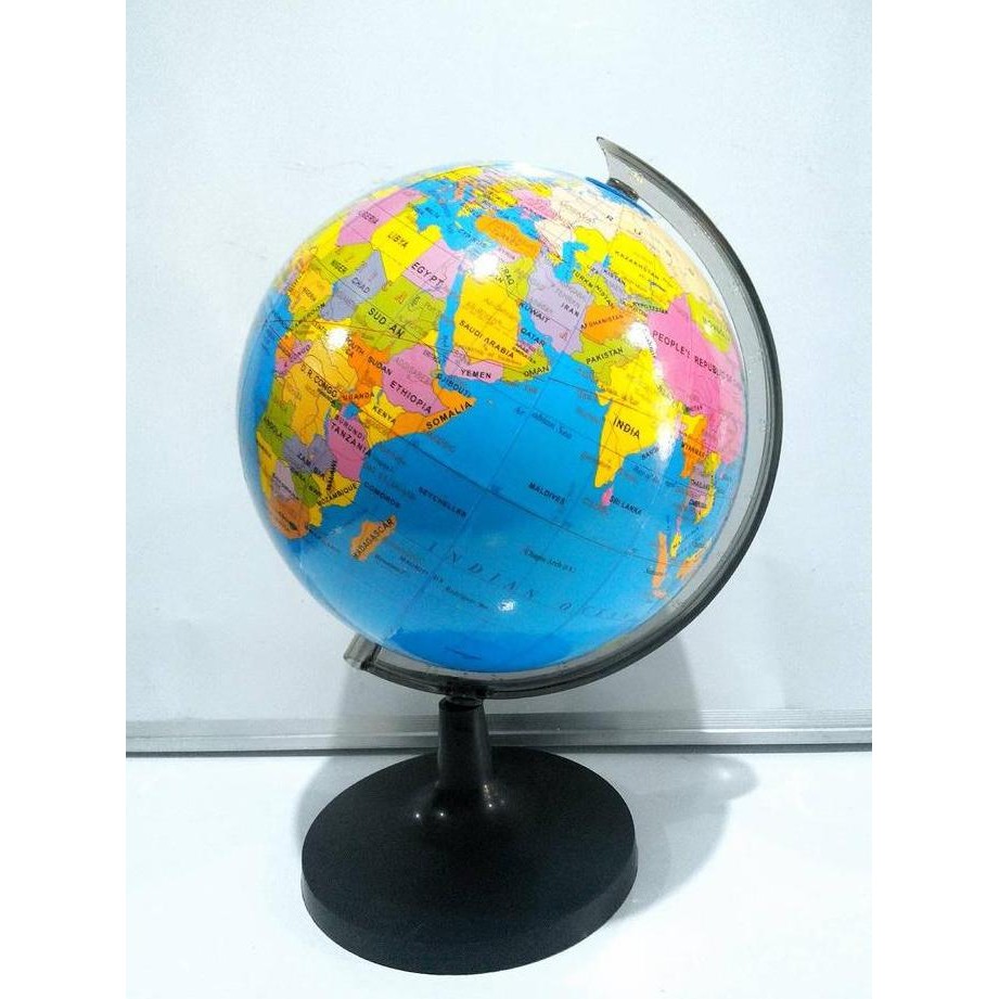 

ready stock Bola Dunia 21.4 CM . Globe Meja