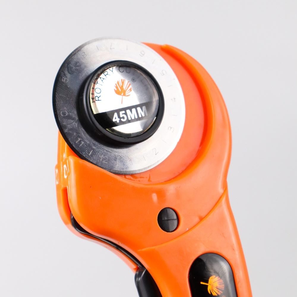 

Alat Potong Bahan Kain Rotary Cutter 45Mm Rotary Cutter Roller Blade Alat Potong Pisau Putar 45Mm