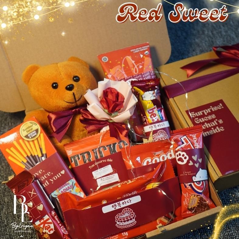 

Hampers Snack Box Set Kado Jajan Gift Box Makanan Minuman Makanan Ringan Ulang Tahun Valentine Wisuda Anniversary Sempro Hari Guru Bestie Crush Pacar Red Sweet Series Food nUg