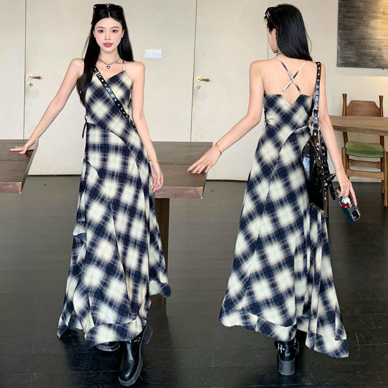 Gaun Panjang Wanita Belakang Terbuka Pola Kotak Tidak Teratur yang Menyusut/Dres