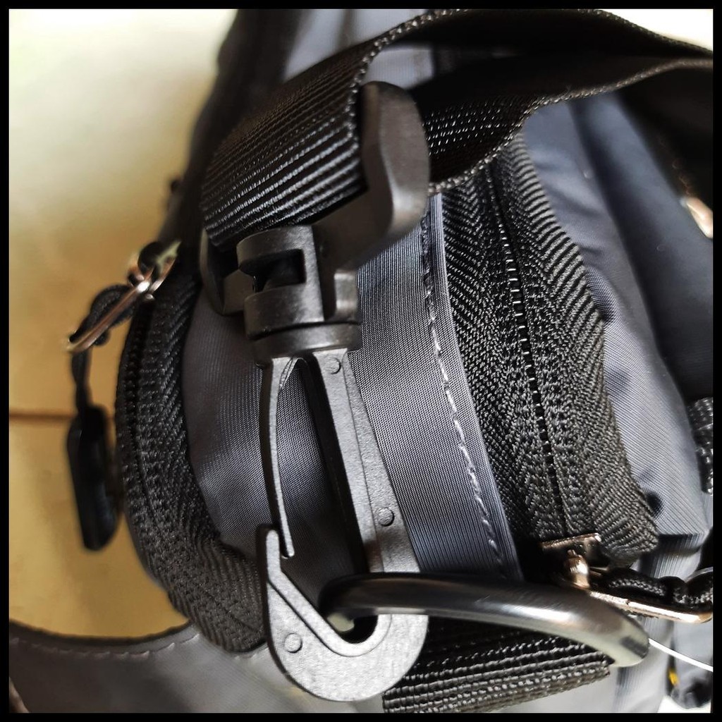 SPEAR TAS PRIA 2IN1 PORTABEL BISA SELEMPANG BISA TAS PINGGANG MULTIFUNGSI KEKINIAN ORIGINAL