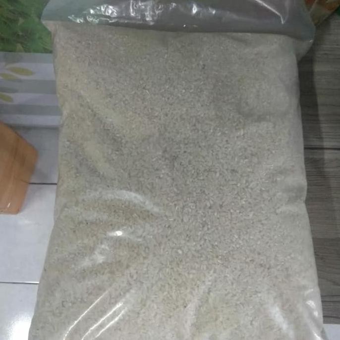 

Beras Tanpa Merk 5 Kg Tanpa Pemutih Kualitas Super Selep Sendiri